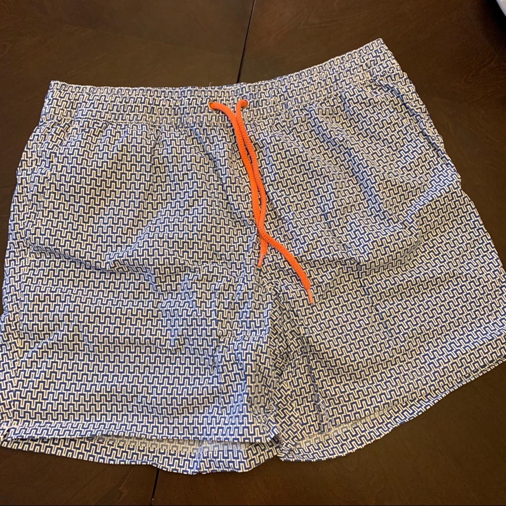 J. Crew 6” Stretch Swim Trunk in Maze Print Large